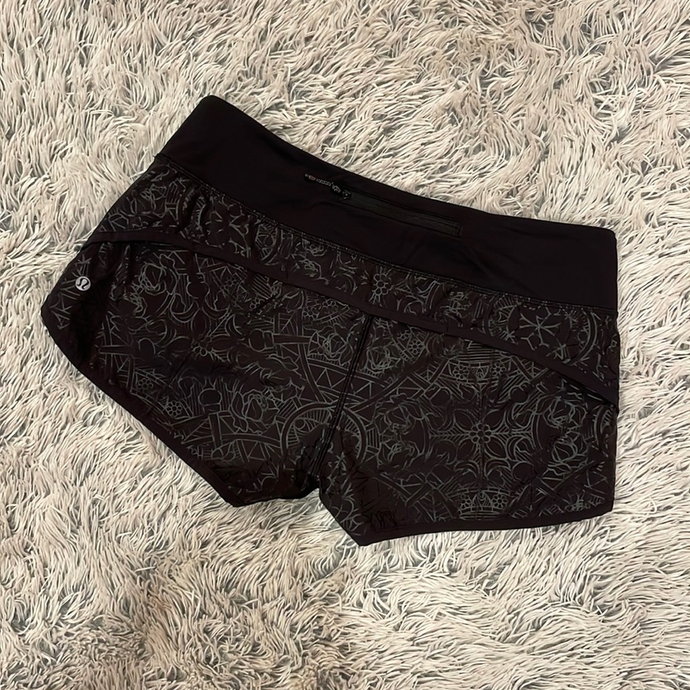 Lululemon Speed shorts 2.5”
